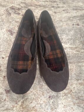 Born Taupe Suede Leather Scalloped Ballet Flats Comfort Shoes Women’s 6 1/2